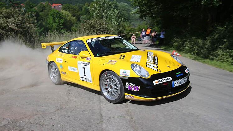 Rainer Noller und Stefan Kopczyk feiern im Porsche 996 GT3 RS einen ungefährdeten Start-Ziel-Sieg. Fotos: privat