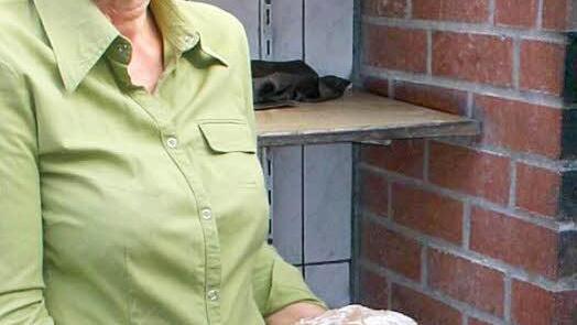 Carola Sieghörtner schürte stets am Donnerstag und Freitag ihren Backofen in Pettstadt an. Damit ist es jetzt vorbei. Aufgrund behördlicher Auflagen hat sie selbst den Riegel vorgeschoben.