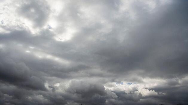 Nach den Vorhersagen der Meteorologen soll es auch in den kommenden Tagen bewölkt und regnerisch bleiben. Symbolfoto: Dorothee Barth/dpa
