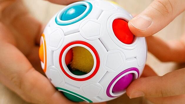 Zum Knobeln f&uuml;r Klein und Gro&szlig;: Regenbogenball ist der Bestseller bei Amazon.