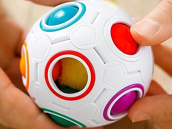 Zum Knobeln für Klein und Groß: Regenbogenball ist der Bestseller bei Amazon.
