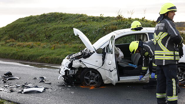 Frontalzusammensto&szlig; zwischen zwei Kleinw&auml;gen