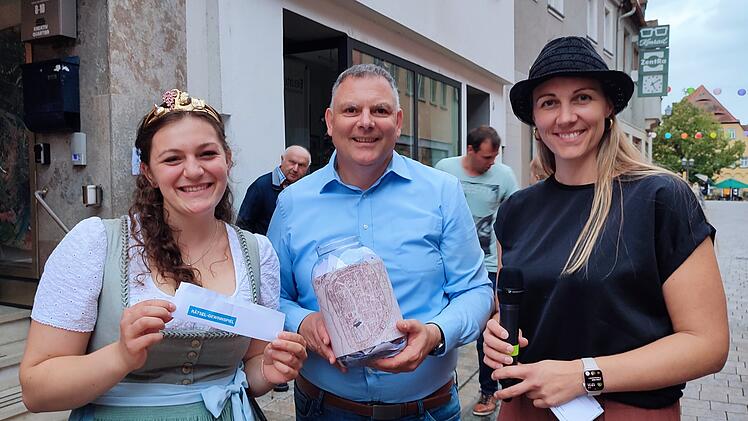 Volkach: Nach rund zweij&auml;hriger Bauma&szlig;nahme - Spitalgasse mit gro&szlig;em B&uuml;rgerfest er&ouml;ffnet