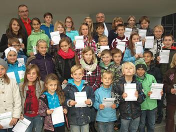 42 Starter haben das Jugendsportabzeichen in diesem Jahr in Oerlenbach erworben.  Foto: Stefan Geiger