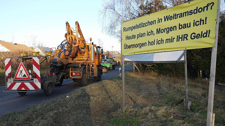 Seit Jahren ein Streitfall: die Straßenausbaubeitragssatzung in Weidach.  Nach dem Ausbau des Blumenwegs und der Schäfersgasse gehen in den nächsten Tagen die ersten Bescheide an die Anlieger heraus.