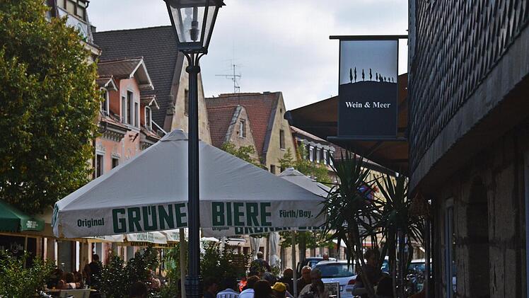Cafes, Bier, Wein und Meer - Leben auf der Gustavstraße in Fürth. Foto: Nikolas Pelke