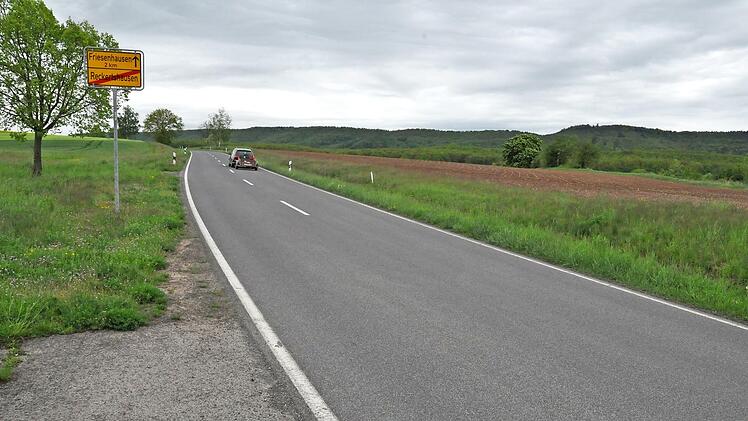 Rechts der Straße von Reckertshausen nach Friesenhausen soll ein neuer Radweg entstehen. Nach dem Hofheimer Stadtrat gab auch der Gemeinderat Aidhausen nun grünes Licht für den Bau.