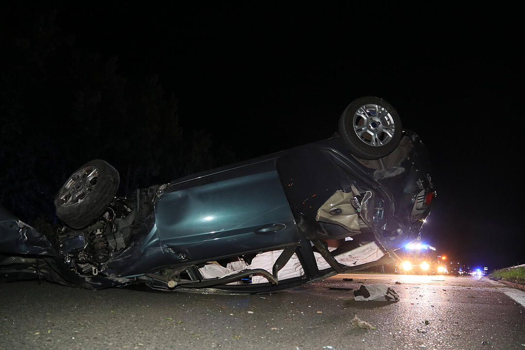 A73 bei Bamberg: Auto überschlägt sich