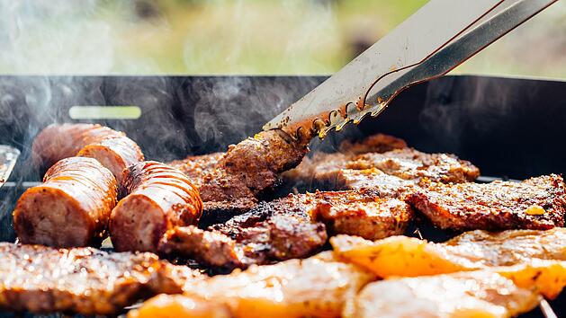 Grillen während Corona: Auch beim Grillen muss während der Corona-Pandemie einiges bedacht werden.