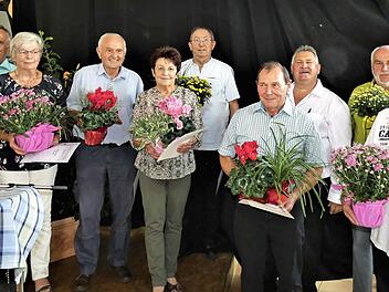 Sie wurden für ihre langjährige Treue zum Gartenbauverein Lanzendorf geehrt.