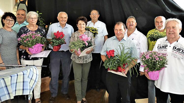 Sie wurden für ihre langjährige Treue zum Gartenbauverein Lanzendorf geehrt.