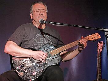 Wolfgang Kalb spielt in Ebermannstadt sein Programm „Blues Songster“.
