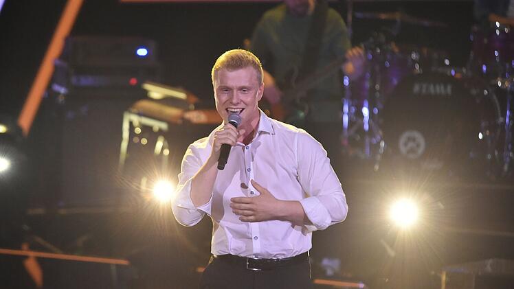 Max macht alles richtig. Er bezirzt Shirin David und holt sich obendrein noch einen Platz auf der Tour von Rea Garvey.