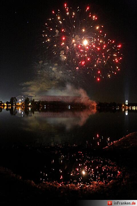 Abschlussfeuerwerk am Volksfest in Nürnberg