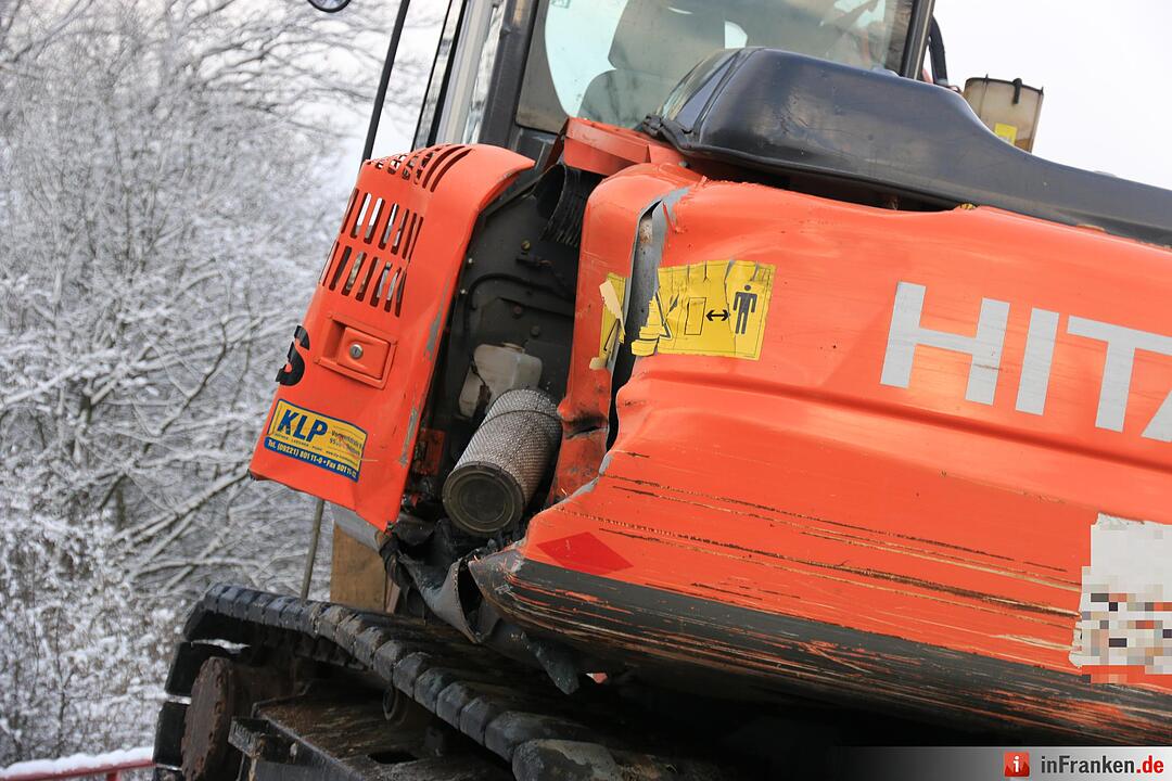 Lkw-Unfall auf A70: Bagger kippt auf Fahrbahn