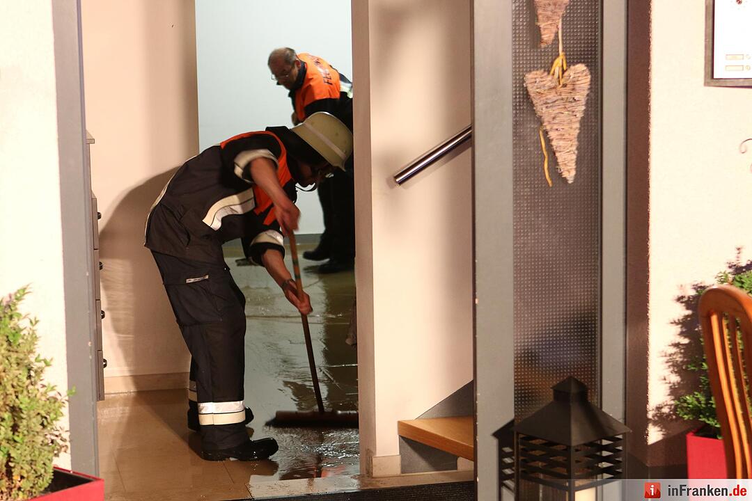 Unwetter in Mittelfranken: Überschwemmung, Blitzschlag, Straßenschäden