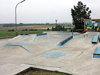 Eine Skateranlage wie sie Helmbrechts (unser Bild) hat, wünschen sich die Jugendlichen. Foto: Archiv/Klaschka