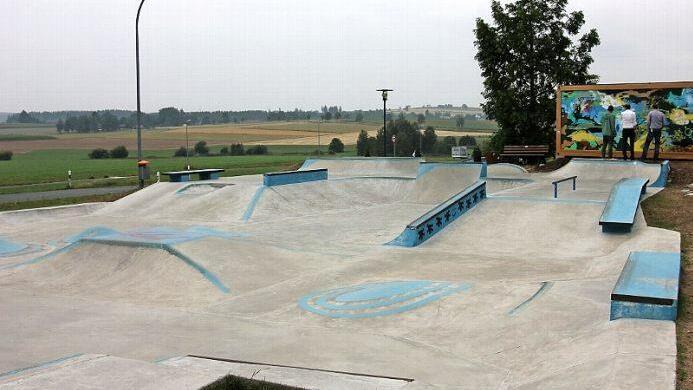 Eine Skateranlage wie sie Helmbrechts (unser Bild) hat, wünschen sich die Jugendlichen. Foto: Archiv/Klaschka