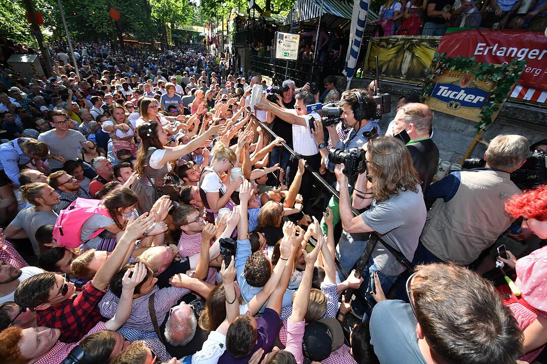Bergkirchweih 2017: Drei Schläge zum Bieranstich