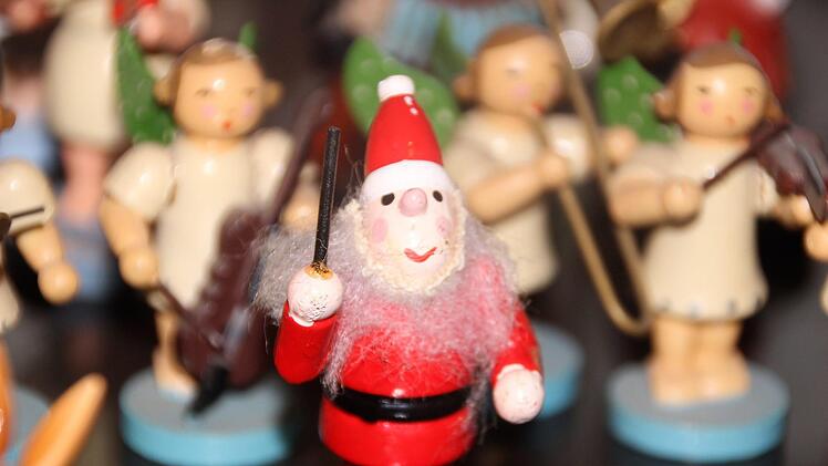 Der Nikolaus gibt den Engeln den Takt vor: Diese himmlischen Musiker stammen aus dem Erzgebirge. Diana Fuchs