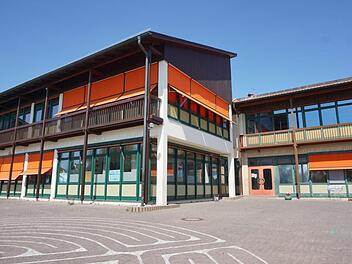 Noch ist die Montessori-Schule Rhön-Saale im Sandberger Schulgebäude  untergebracht. Foto: Marion Eckert