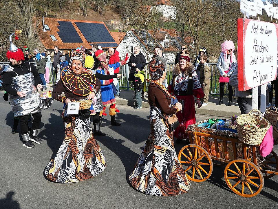 Buntes Faschingstreiben lockte tausende Besucher an.