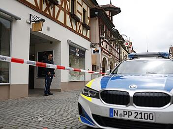 Maskierte T&auml;ter &uuml;berfallen Juwelier im Kreis Erlangen H&ouml;chstadt - Angestellte durch Pfefferspray verletzt