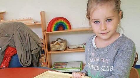 Sophia (5) findet es gut, dass jede Gruppe ihren eigenen Raum hat.