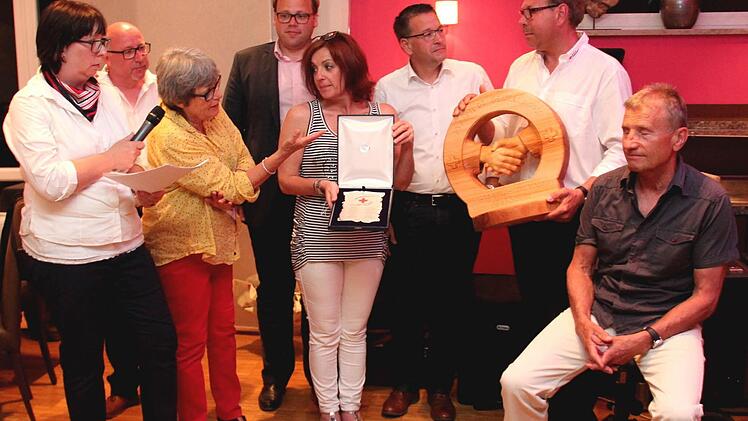 Bettina und Uwe Pöschl, Ruth Hausammann, Christian Pech, Cristina Ghielmetti, Karsten Fischkal, Günter Plack, Künstler Manfred Degenbeck Foto: Johanna Blum