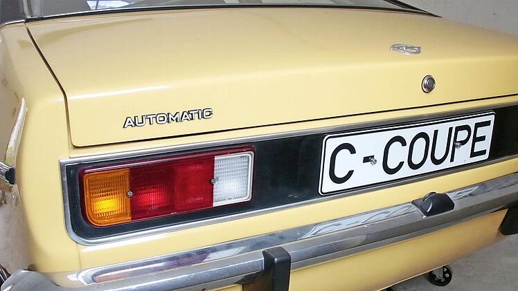 Dieses Coupe ist ein Hochzeitsgeschenk.