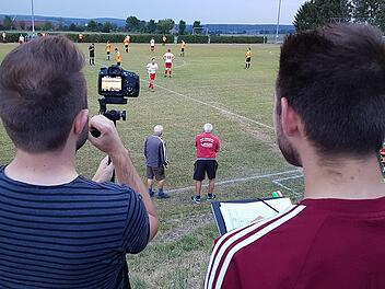 Künftig bei noch mehr Spielen in der Region dabei: das Videoteam der Schiedsrichtergruppe Bad Kissingen, das Spielsituationen filmt, auswertet und  Schiedsrichtern zur Verfügung stellt. Start war im Kreispokal-Achtelfinale in Schondra.Schiedsrichtergruppe Bad Kissingen