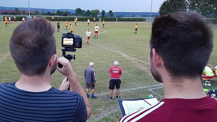 Künftig bei noch mehr Spielen in der Region dabei: das Videoteam der Schiedsrichtergruppe Bad Kissingen, das Spielsituationen filmt, auswertet und  Schiedsrichtern zur Verfügung stellt. Start war im Kreispokal-Achtelfinale in Schondra.Schiedsrichtergruppe Bad Kissingen