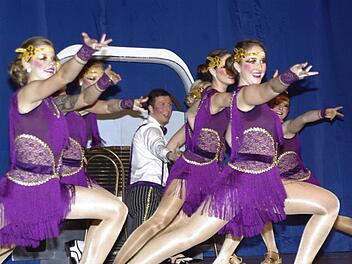 Die FFC-Showtanz-Garde gewinnt mit einer Charleston-Show die Herzen des Publikums. Foto: Winfried Ehling