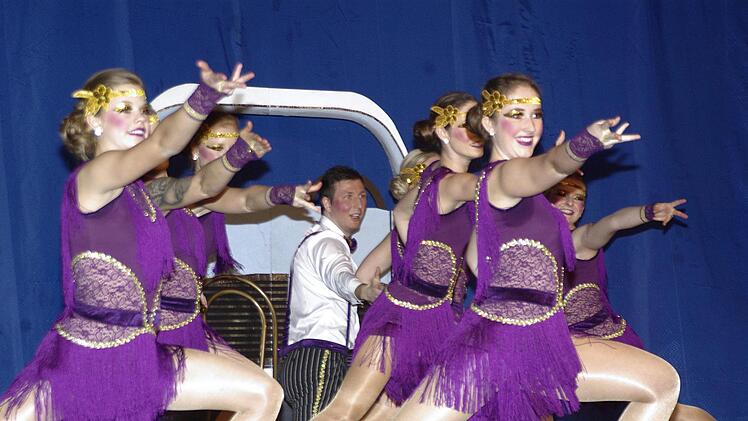 Die FFC-Showtanz-Garde gewinnt mit einer Charleston-Show die Herzen des Publikums. Foto: Winfried Ehling