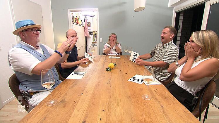 Applaus f&uuml;r Larissa, die sich mit 36 Punkten den Wochensieg erkocht hat.