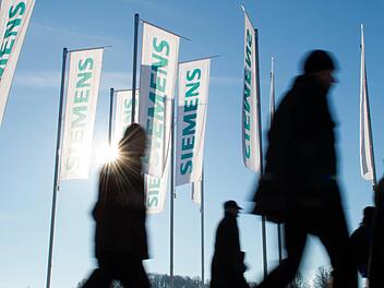 Die tiefgreifende Neuordnung von Siemens ist beschlossene Sache. Foto: Peter Kneffel/dpa