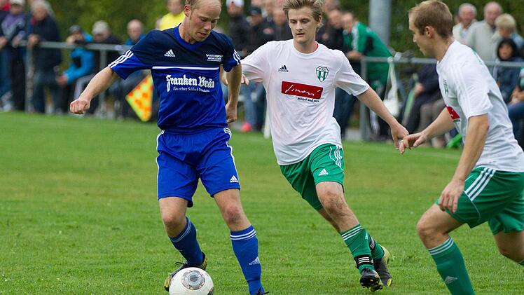 Seit vielen Jahren gehört Johannes Müller (links) zu den Stützen beim FC Mitwitz. In der neuen Saison wird er Spielertrainer. Fotos: Heinrich Weiß