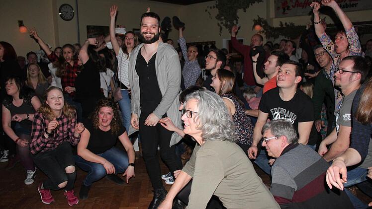 Das Publikum, tanzte, sprang und sang mit.  Foto: Markus Häggberg