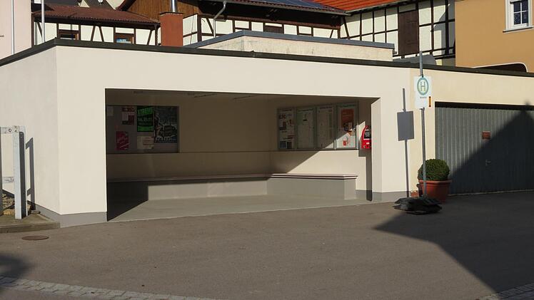 Das neugestaltete Bushäuschen in Wirmsthal. Doris Bauer