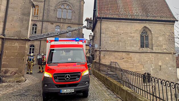Einsatz f&uuml;r Feuerwehr und Bergrettung: Unfall in Kronacher Stadtdenkmal