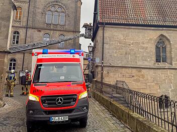 Einsatz f&uuml;r Feuerwehr und Bergrettung: Unfall in Kronacher Stadtdenkmal