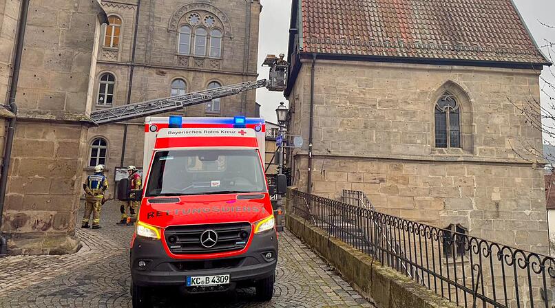 Einsatz f&uuml;r Feuerwehr und Bergrettung: Unfall in Kronacher Stadtdenkmal