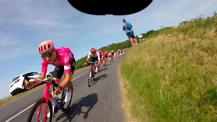 Auch bei der Abfahrt kann man Zeit gutmachen: Bei der Tour de France hat jeder in einem Radteam seine Aufgabe. Wer jedoch Außergewöhnliches erreichen will, muss irgendwann auch auf sich alleine gestellt handeln.