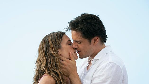 Urlaubsstimmung, Erotik, Drama: Der Netflix-Film "Fall For Me" nimmt sich viel vor.