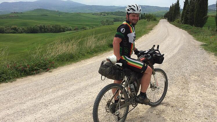 Auf sich allein gestellt: Walter Lauter (im Bild) durfte beim Tuscany-Trail keine Hilfe von außen in Anspruch nehmen. Foto: Walter Lauter