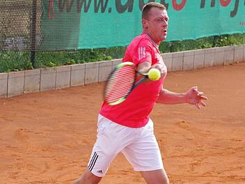Der erfolgreichste Spieler beim 40. Tennis-Frankenwaldturnier: Der Wallenfelser Alexander Köstner. Fotos: Hans Franz
