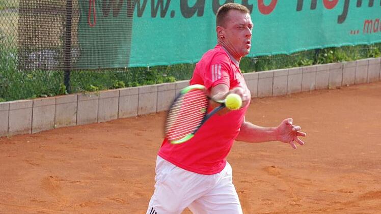 Der erfolgreichste Spieler beim 40. Tennis-Frankenwaldturnier: Der Wallenfelser Alexander Köstner. Fotos: Hans Franz