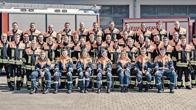 Die 43 Teilnehmer haben erfolgreich ihre Zwischenpr&uuml;fung bestanden.
