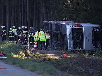 Schwerer Busunfall auf der A96 - Tote und Verletzte