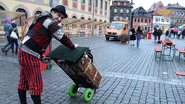 Zauberkünstler Mario Richter auf dem Weg zu seinem Auftritt. Foto: Markus Häggberg